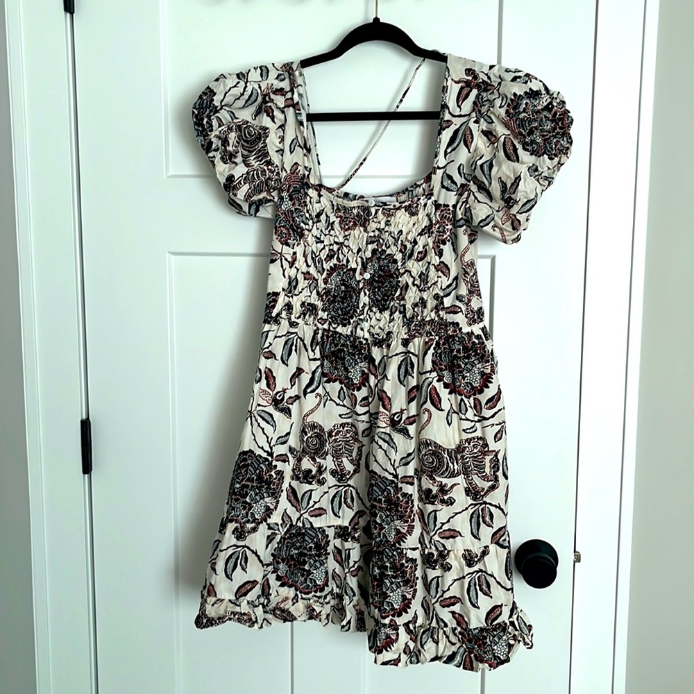 House of Harlow Floral Print Smocked sun dress with puff sleeve w/ frilly bottom